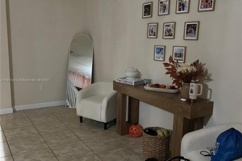 Touwnhouse à vendre à Hialeah, Floride: 3 chambres, 146.23 m2 № 1964020 - photo 4