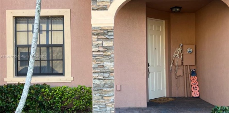 Touwnhouse à Hialeah, Floride 3 chambres, 146.23 m2 № 1964020
