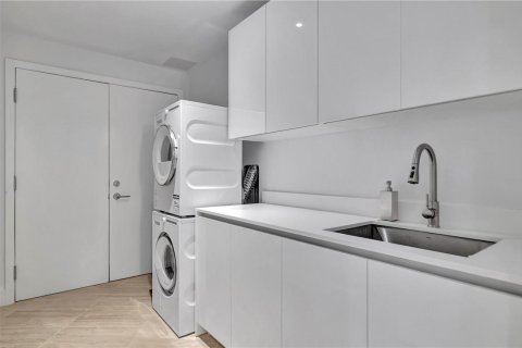 Copropriété à vendre à Fort Lauderdale, Floride: 2 chambres, 208.29 m2 № 488735 - photo 1