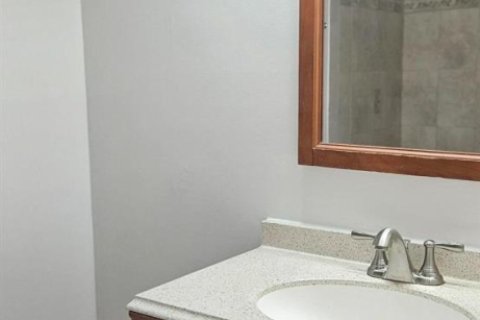 Condo in Royal Palm Beach, Florida, 2 bedrooms № 2190770 - photo 8