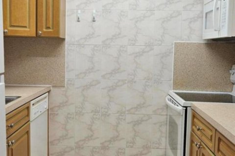 Condo in Royal Palm Beach, Florida, 2 bedrooms № 2190770 - photo 5