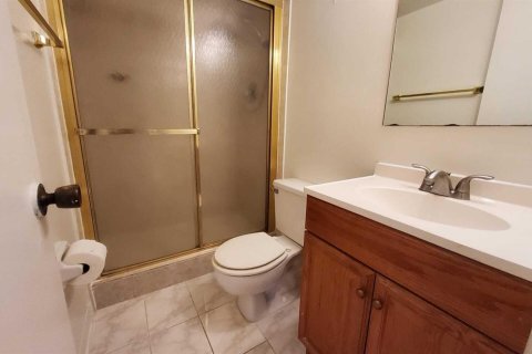 Condo in Royal Palm Beach, Florida, 2 bedrooms № 2190770 - photo 10