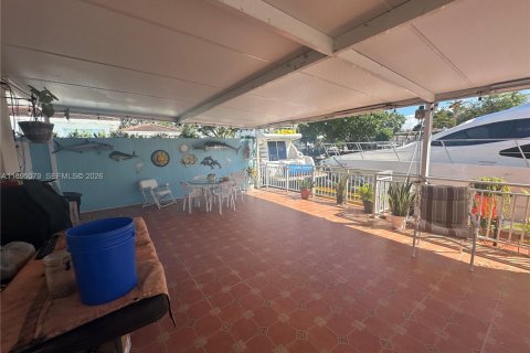 House in North Miami, Florida 5 bedrooms, 194.72 sq.m. № 2062265 - photo 8