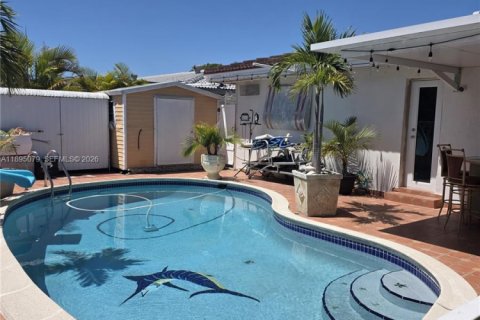 House in North Miami, Florida 5 bedrooms, 194.72 sq.m. № 2062265 - photo 25