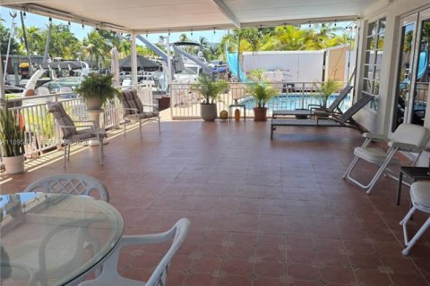 House in North Miami, Florida 5 bedrooms, 194.72 sq.m. № 2062265 - photo 19
