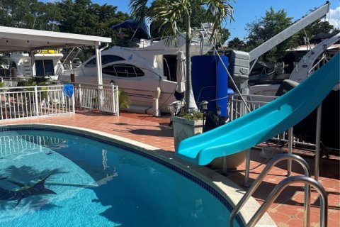 Купить виллу или дом в Норт-Майами, Флорида 5 спален, 194.72м2, № 2062265 - фото 3