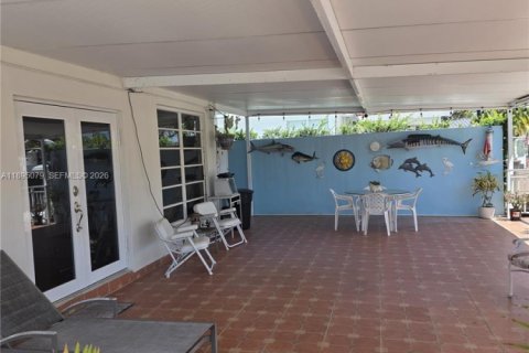House in North Miami, Florida 5 bedrooms, 194.72 sq.m. № 2062265 - photo 9