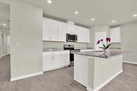 House in Zephyrhills, Florida 4 bedrooms, 171.78 sq.m. № 1911883 - photo 4