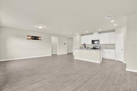 House in Zephyrhills, Florida 4 bedrooms, 171.78 sq.m. № 1911883 - photo 8