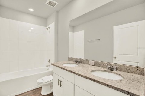 House in Zephyrhills, Florida 4 bedrooms, 171.78 sq.m. № 1911883 - photo 16