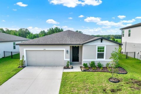 House in Zephyrhills, Florida 4 bedrooms, 171.78 sq.m. № 1911883 - photo 2
