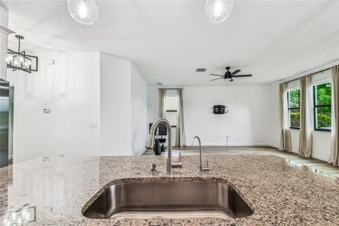 Casa en venta en Land O' Lakes, Florida, 4 dormitorios, 257.8 m2 № 1909859 - foto 18