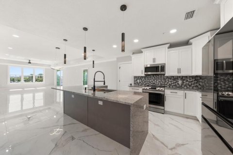 Condo in Clearwater, Florida, 3 bedrooms  № 2195381 - photo 3
