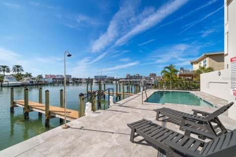 Condo in Clearwater, Florida, 3 bedrooms  № 2195381 - photo 29