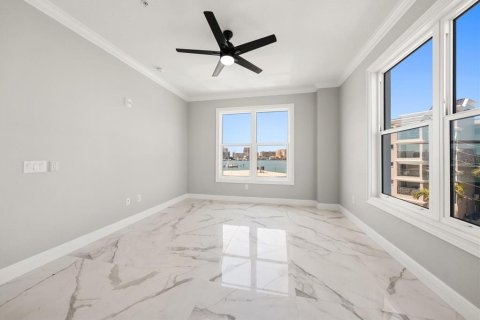 Condo in Clearwater, Florida, 3 bedrooms  № 2195381 - photo 17