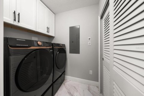 Condo in Clearwater, Florida, 3 bedrooms  № 2195381 - photo 21