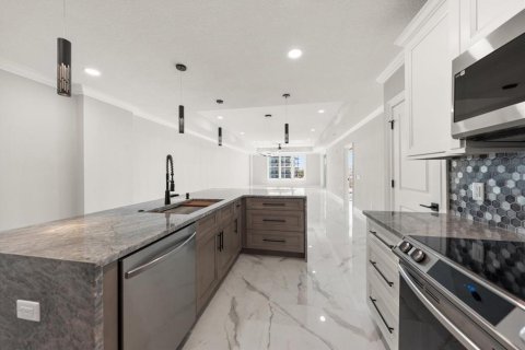 Condo in Clearwater, Florida, 3 bedrooms  № 2195381 - photo 5