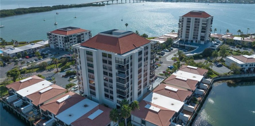 Condominio en Saint Petersburg, Florida, 2 dormitorios № 1724070