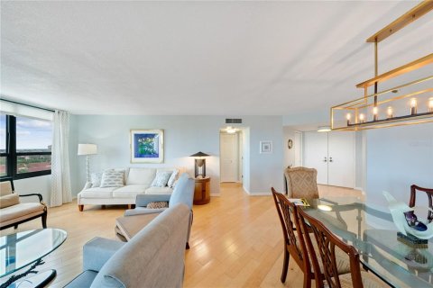 Снять в аренду кондоминиум в Сент-Питерсберг, Флорида 7 комнат, 139.35м2, № 1724070 - фото 5