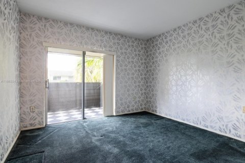 Condo in Miami, Florida, 2 bedrooms  № 1889833 - photo 8