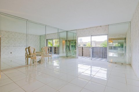 Condo in Miami, Florida, 2 bedrooms  № 1889833 - photo 2