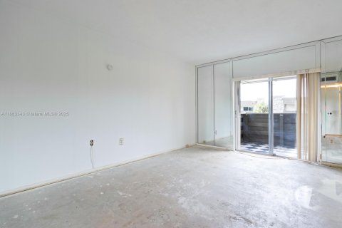 Condo in Miami, Florida, 2 bedrooms  № 1889833 - photo 5