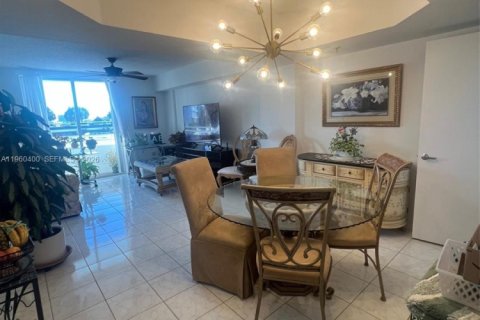 Купить кондоминиум в Серфсайд, Флорида 1 спальня, 71.53м2, № 2024408 - фото 3