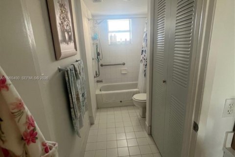 Купить кондоминиум в Серфсайд, Флорида 1 спальня, 71.53м2, № 2024408 - фото 8