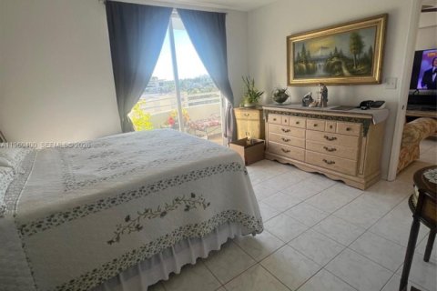 Купить кондоминиум в Серфсайд, Флорида 1 спальня, 71.53м2, № 2024408 - фото 10