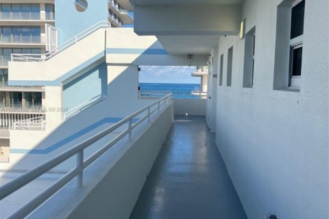 Купить кондоминиум в Серфсайд, Флорида 1 спальня, 71.53м2, № 2024408 - фото 12