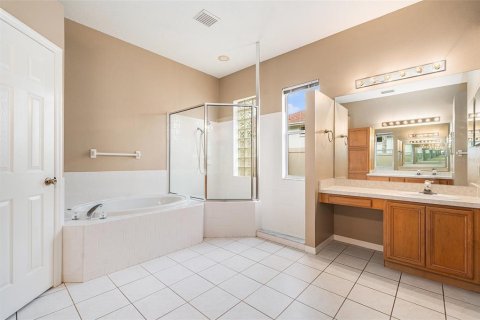 House in Tampa, Florida 4 bedrooms, 270.07 sq.m. № 1837679 - photo 16