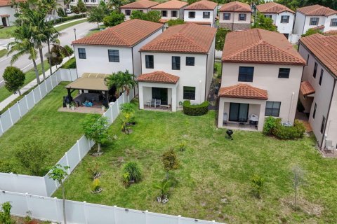 Villa ou maison à louer à Riviera Beach, Floride: 4 chambres, 171.78 m2 № 2086049 - photo 2