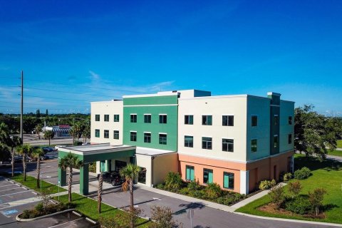 Propiedad comercial en alquiler en Bradenton, Florida, 424.38 m2 № 237590 - foto 4