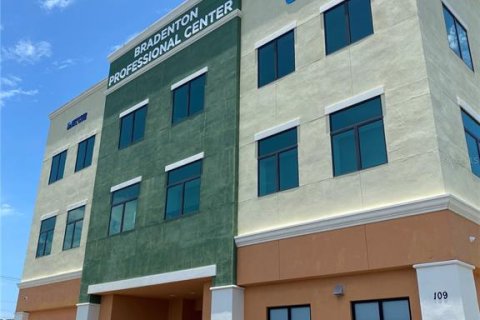 Propiedad comercial en alquiler en Bradenton, Florida, 424.38 m2 № 237590 - foto 8