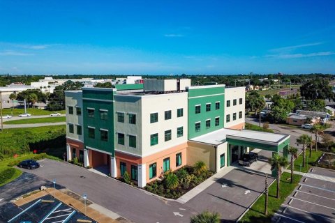 Propiedad comercial en alquiler en Bradenton, Florida, 424.38 m2 № 237590 - foto 1