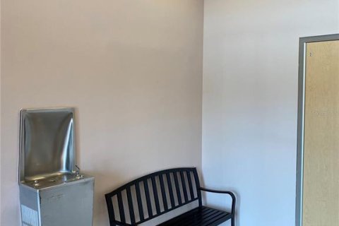 Propiedad comercial en alquiler en Bradenton, Florida, 424.38 m2 № 237590 - foto 12