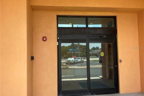 Propiedad comercial en alquiler en Bradenton, Florida, 424.38 m2 № 237590 - foto 10