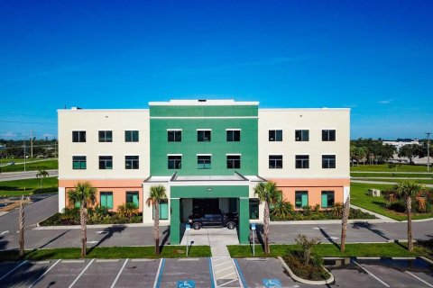 Propiedad comercial en alquiler en Bradenton, Florida, 424.38 m2 № 237590 - foto 5