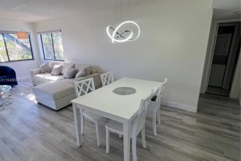 Снять в аренду кондоминиум в Уэстон, Флорида 2 спальни, 87.89м2, № 2004493 - фото 10