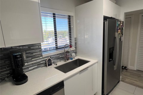 Снять в аренду кондоминиум в Уэстон, Флорида 2 спальни, 87.89м2, № 2004493 - фото 6