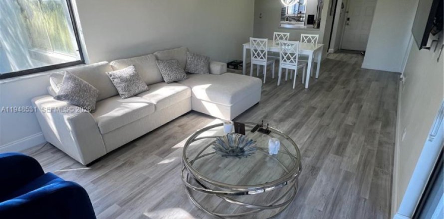 Кондоминиум с 2 спальнями в Уэстон, Флорида № 2004493