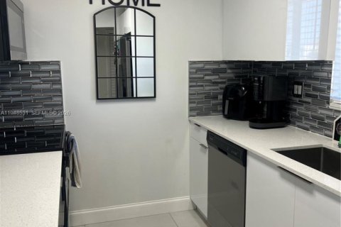 Снять в аренду кондоминиум в Уэстон, Флорида 2 спальни, 87.89м2, № 2004493 - фото 7