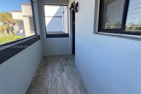 Снять в аренду кондоминиум в Уэстон, Флорида 2 спальни, 87.89м2, № 2004493 - фото 2