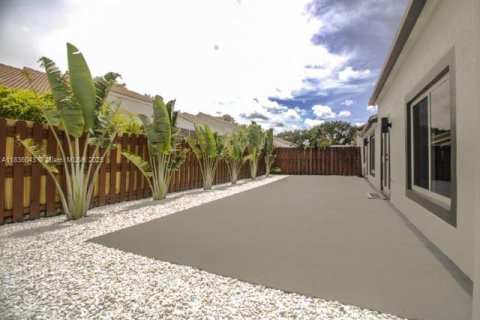 House in Cooper City, Florida 3 bedrooms, 158.03 sq.m. № 1820029 - photo 18