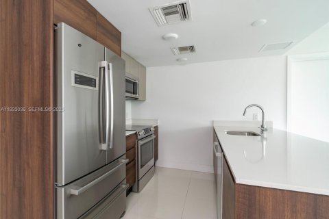 Купить кондоминиум в Бей-Харбор-Айлендс, Флорида 3 спальни, 124.12м2, № 1991928 - фото 2