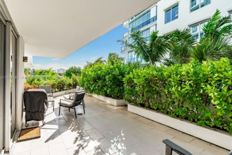 Купить кондоминиум в Бей-Харбор-Айлендс, Флорида 3 спальни, 124.12м2, № 1991928 - фото 12