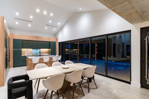 Casa en venta en Miami, Florida, 4 dormitorios, 232.53 m2 № 1841035 - foto 14