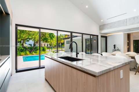 Casa en venta en Miami, Florida, 4 dormitorios, 232.53 m2 № 1841035 - foto 16