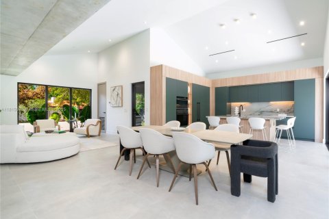 Casa en venta en Miami, Florida, 4 dormitorios, 232.53 m2 № 1841035 - foto 10