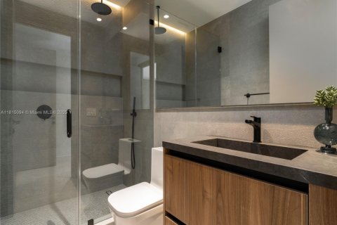 Casa en venta en Miami, Florida, 4 dormitorios, 232.53 m2 № 1841035 - foto 28